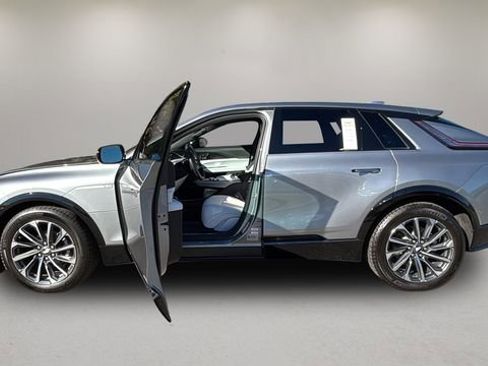 Used 2025 Cadillac Lyriq Sport image 13