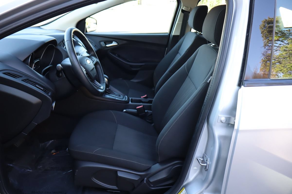 Used 2018 Ford Focus SE w/ Cold Weather Package FWD image 19