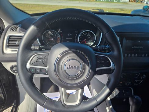 Used 2017 Jeep Compass Latitude w/ Popular Equipment Group image 10