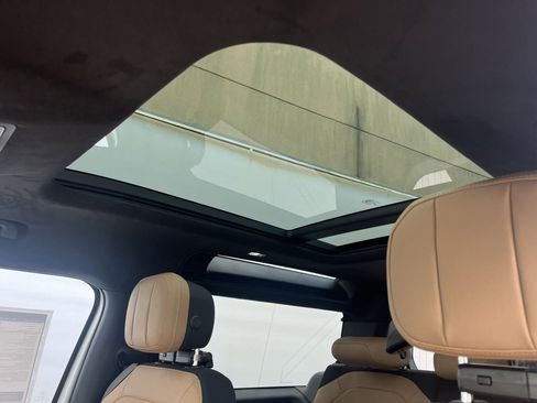 New 2025 Land Rover Defender 90 V8 image 12