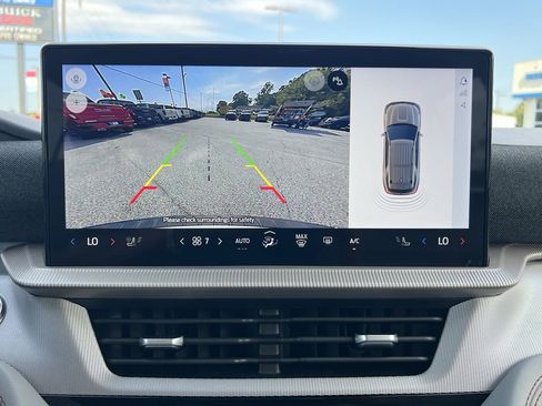 Used 2025 Ford Explorer Active w/ Active Comfort Package image 5