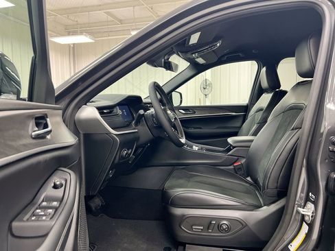 New 2026 Jeep Grand Cherokee Altitude AWD/4WD image 19