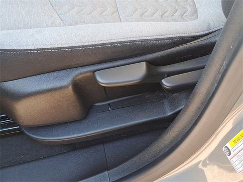 Used 2023 Chevrolet Equinox LS image 20