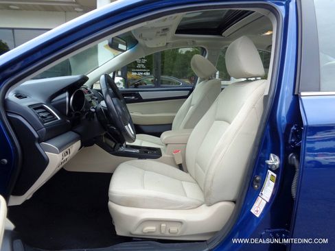 Used 2017 Subaru Legacy 2.5i Premium w/ Moonroof Package AWD/4WD image 9