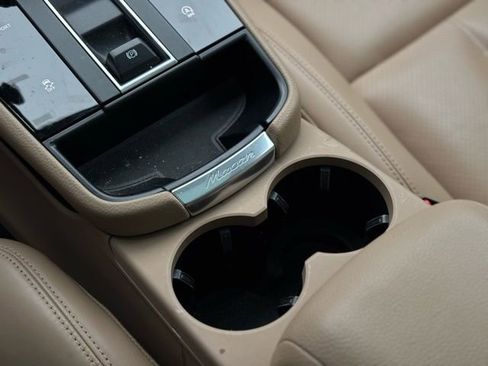 Used 2023 Porsche Macan image 47