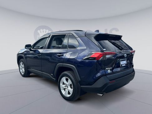 Used 2021 Toyota RAV4 XLE w/ Convenience Package image 4