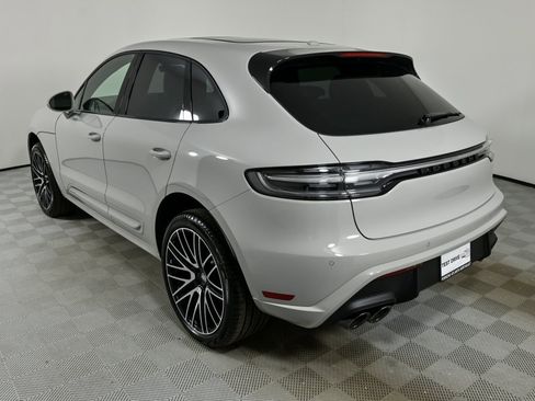 New 2026 Porsche Macan image 3