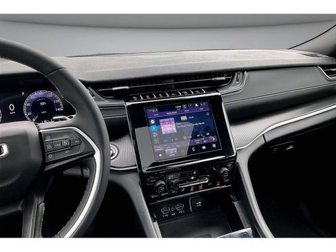 Certified 2025 Jeep Grand Cherokee L Altitude AWD/4WD image 8