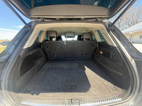 Used 2013 Volkswagen Touareg Sport image 15