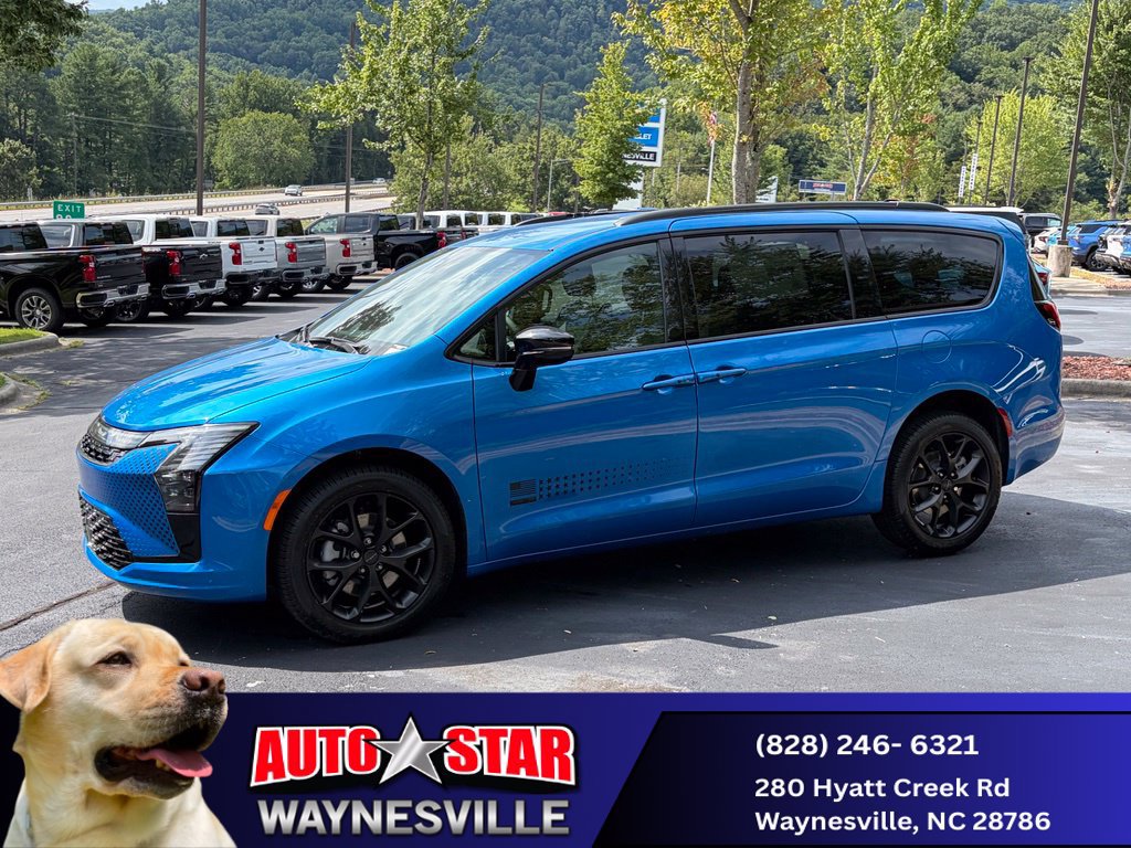 New 2027 Chrysler Pacifica Select AWD/4WD image 5