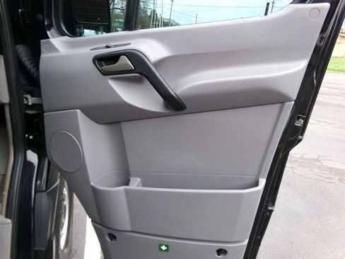 Used 2015 Mercedes-Benz Sprinter 2500 image 12