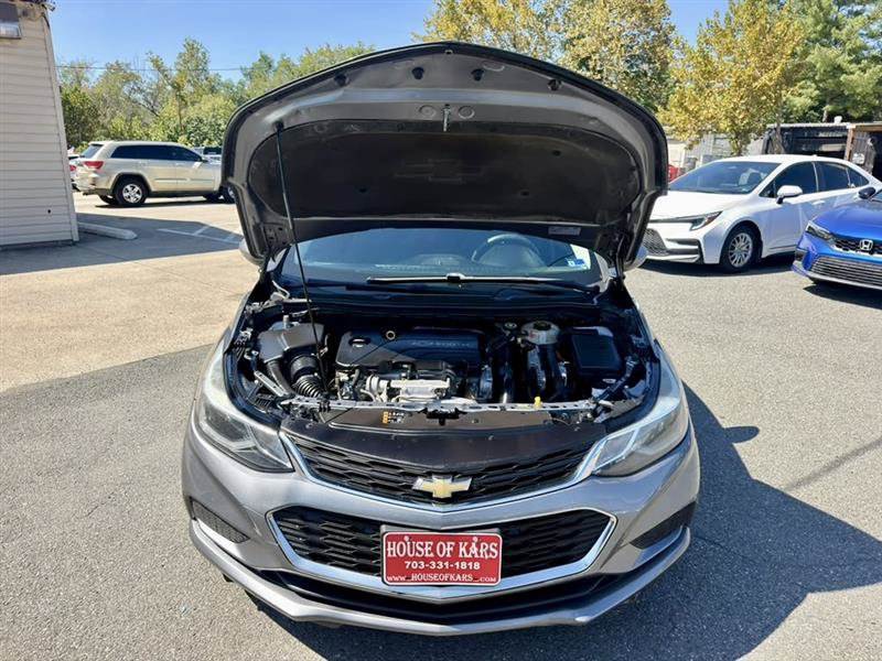 Used 2018 Chevrolet Cruze LT w/ Sun And Sound Package FWD image 9