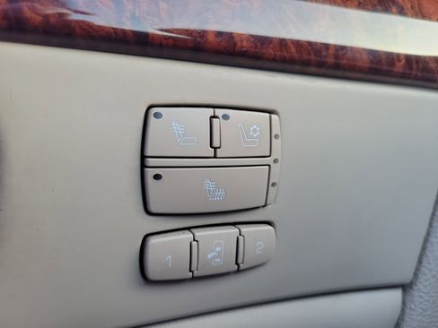 Used 2006 Cadillac DTS w/ Trunk Convenience Package image 22