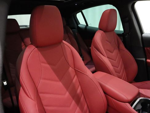 New 2025 Maserati Grecale Modena image 18