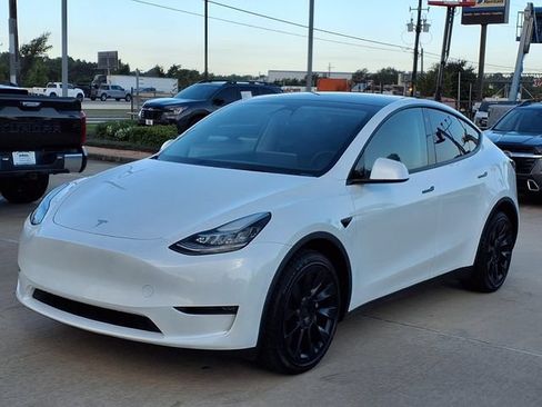 Used 2023 Tesla Model Y Long Range AWD/4WD image 3