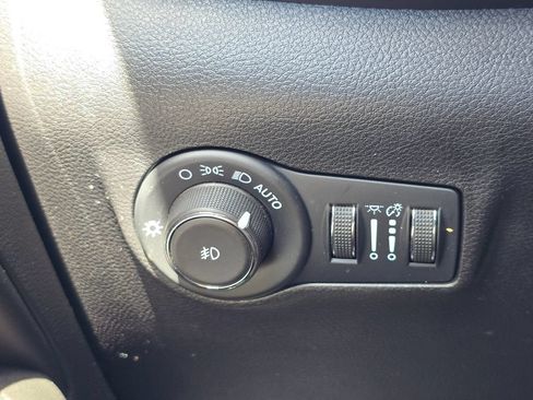 Used 2025 Jeep Compass Trailhawk AWD/4WD image 24
