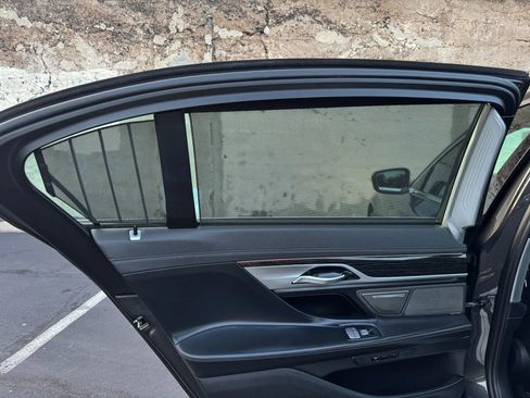 Used 2022 BMW 740i image 24