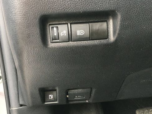 Used 2021 Toyota RAV4 LE AWD/4WD image 18