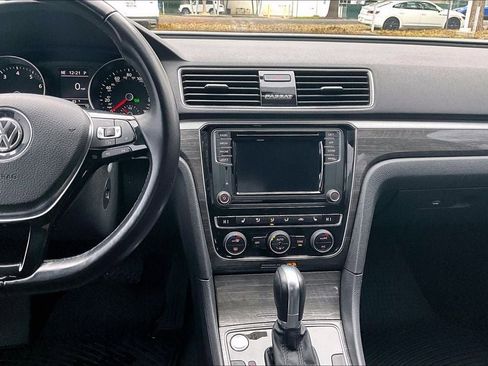 Used 2018 Volkswagen Passat 2.0T SE image 5