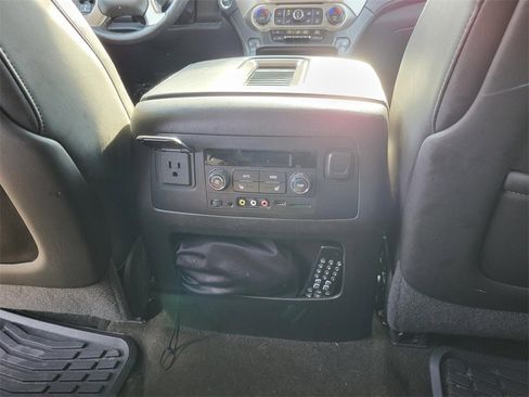 Used 2015 GMC Yukon Denali w/ Premium Package image 16