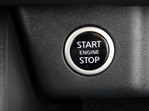 Used 2023 Nissan Rogue SV image 16