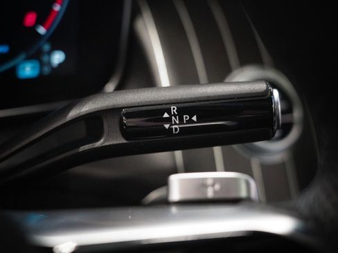 Used 2024 Mercedes-Benz GLC 300 4MATIC image 21