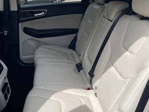 Used 2019 Ford Edge Titanium w/ Equipment Group 301A FWD image 9