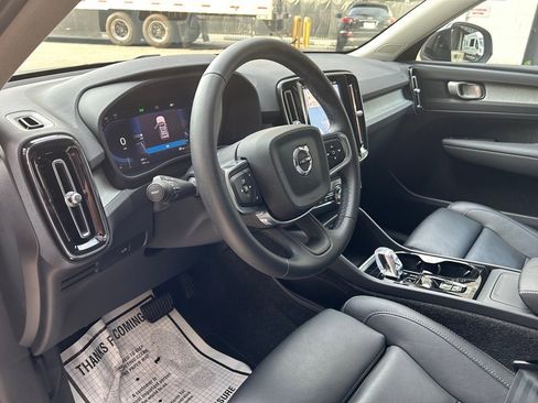 Certified 2025 Volvo XC40 B5 Plus image 27
