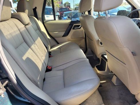 Used 2014 Land Rover LR2 image 11