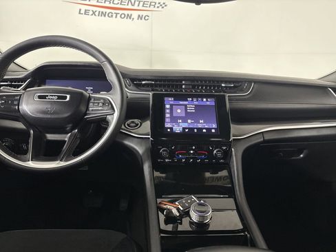 Used 2023 Jeep Grand Cherokee L Laredo image 25