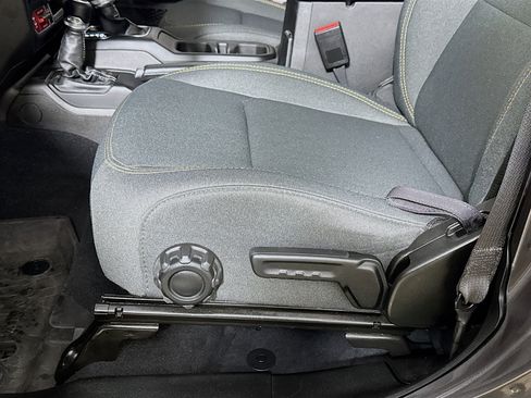 Used 2024 Jeep Wrangler Unlimited AWD/4WD image 19