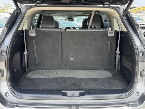 Used 2021 Toyota Highlander XLE FWD image 9