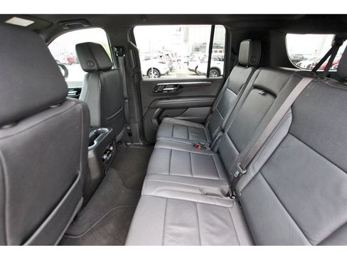 Used 2025 Chevrolet Suburban Z71 AWD/4WD image 9