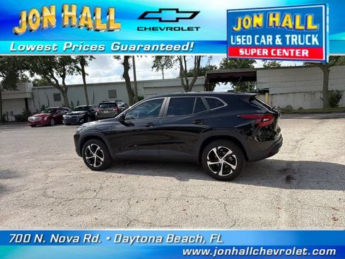 Used 2024 Chevrolet Trax RS w/ Sunroof Package FWD image 6