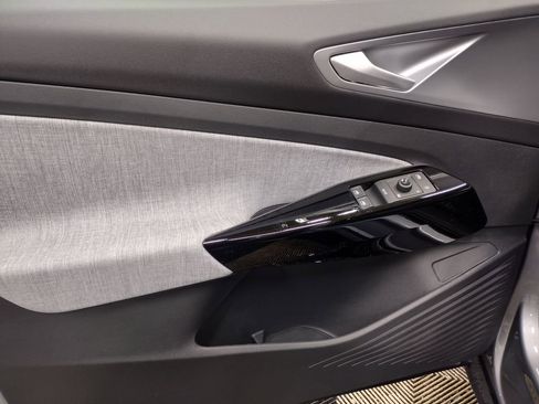 New 2026 Volkswagen ID.4 Pro image 17