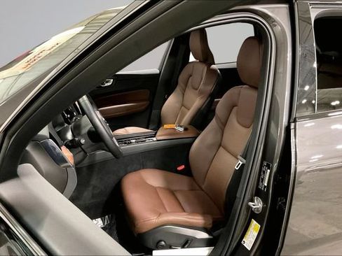 Certified 2024 Volvo XC60 B5 Plus w/ Protection Package Premier AWD/4WD image 28