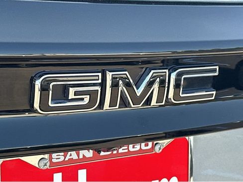 Used 2024 GMC Acadia Elevation w/ Luxury Package FWD image 9
