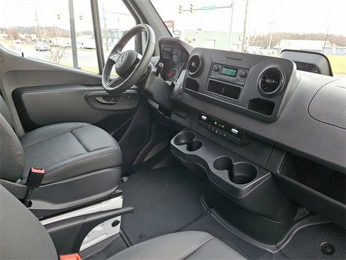 Used 2025 Mercedes-Benz Sprinter 2500 image 14