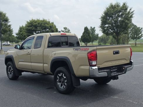 Used 2017 Toyota Tacoma TRD Off-Road w/ Tow Package AWD/4WD image 6