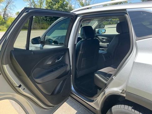 Used 2023 GMC Terrain SLT w/ Infotainment Package II FWD image 16