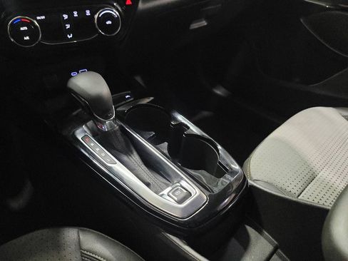 Used 2025 Chevrolet Trax LT FWD image 26