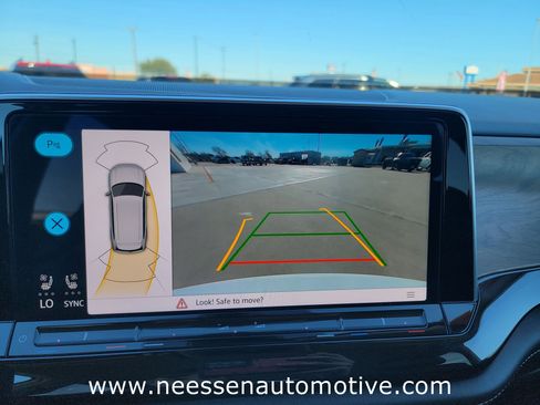 Used 2024 Volkswagen Atlas SE image 24