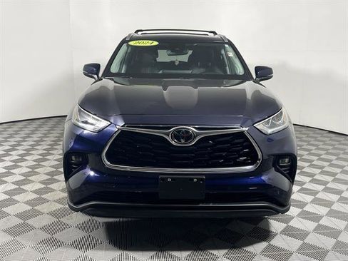 Used 2024 Toyota Highlander Limited image 2