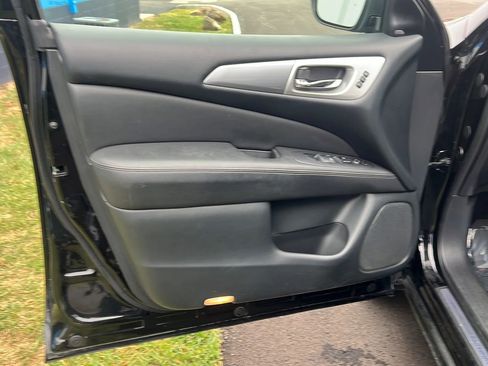 Used 2018 Nissan Pathfinder SL w/ Cargo Package image 10