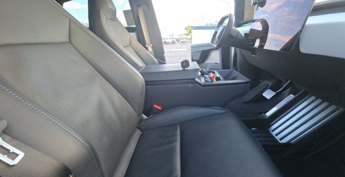 Used 2024 Tesla Cybertruck Cyberbeast AWD/4WD image 6