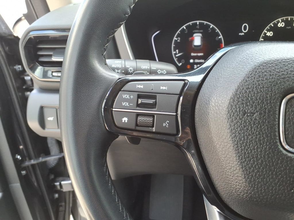 Used 2024 Honda Pilot Touring image 18