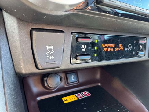 Certified 2022 Toyota RAV4 Limited AWD/4WD image 31