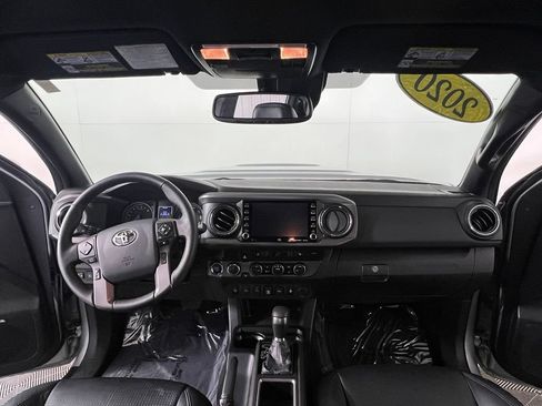 Used 2020 Toyota Tacoma TRD Sport w/ TRD Premium Sport Package AWD/4WD image 10