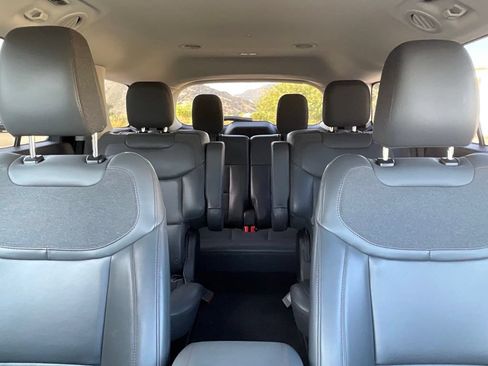 Used 2025 Ford Explorer Active w/ Active Comfort Package RWD image 33