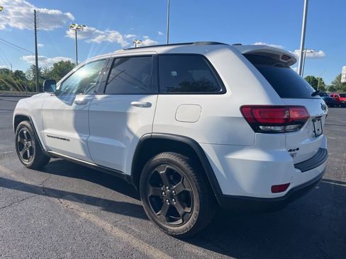 Used 2018 Jeep Grand Cherokee Laredo AWD/4WD image 6